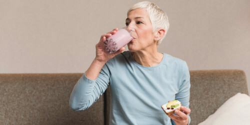 woman-having-a-healthy-meal